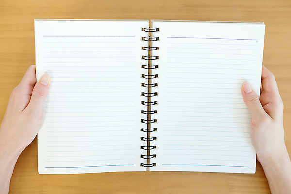 포토 JPG 해외이미지 1 손 디자인 여자 남자 종이 커피 음료 백그라운드 컨셉 2 비즈니스 텍스트 탁자 사람 사람없음 목재 책 빨간색 독서 갈색 우주 다이어리 공책 공백 펼침 흰색 잡기 오픈 잡지 오브젝트 교과서 질감 문학 페이지 팔 해외포토 나무 컬러 가구 재료 모션 문구용품 교재 신체부위 간행물 사무용품 파일형식 이미지허브