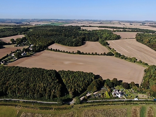 포토 JPG 해외이미지 영국 잉글랜드 안테나 풍경 사람없음 여름 시골 드론 해외포토 계절 유럽 통신 파일형식 이미지허브