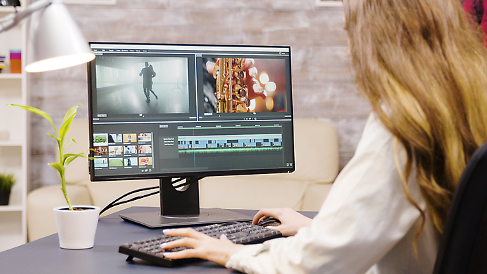 포토 JPG 해외이미지 여자 화분 실내 한명 상반신 성인 뒷모습 그래픽 모니터 스탠드 키보드 그래픽디자이너 성인여자한명만 영상편집 해외포토 1 뷰포인트 조명 사람 내부 컴퓨터 디자이너 여자한명만 성인여자만 파일형식 이미지허브