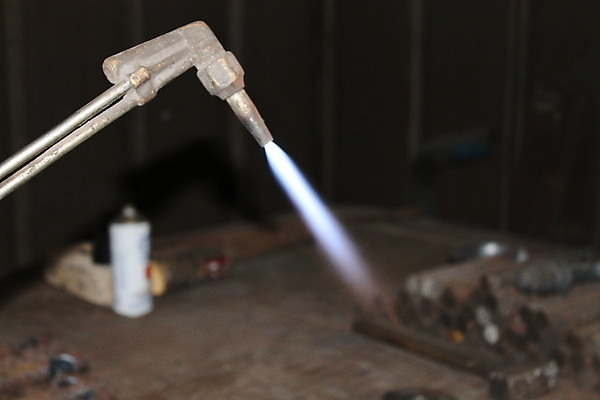 포토 JPG 해외이미지 직업 산업 장갑 비즈니스 공장 불 불꽃 노동자 안전 사람없음 금속 장비 손전등 업무 액체 수리 제조 보호 헬멧 위험 컨테이너 자르기 버너 함선 탱크 연료 가스 공학 산소 물류 유지 용접 용접공 철강 커터 해외포토 자연요소 잡화 교육 컨셉 배_교통 공업 모션 재질 조명 작업 원소 보호장비 파일형식 이미지허브