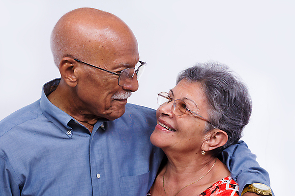 포토 JPG 해외이미지 라이프스타일 커플 여자 남자 행복 안경 백그라운드 가족 관계 남편 건강 사랑 사람 성인 두명 흰색 아내 은퇴 히스패닉 리빙 돌봄 옛날 해외포토 잡화 감정 컬러 모션 생활 파일형식 이미지허브