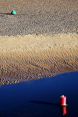 포토 JPG 해외이미지 모래 바다 컨셉 2 패턴 상상 자연 휴가 웨일즈 아이디어 풍경 사람없음 야외 빨간색 세로 관광지 반사 항구 침묵 질감 심플 대각선 대치 카피스페이스 부족함 해외포토 선 컬러 여행 무늬 교통시설 영국 소리 공백 생태계 파일형식 이미지허브