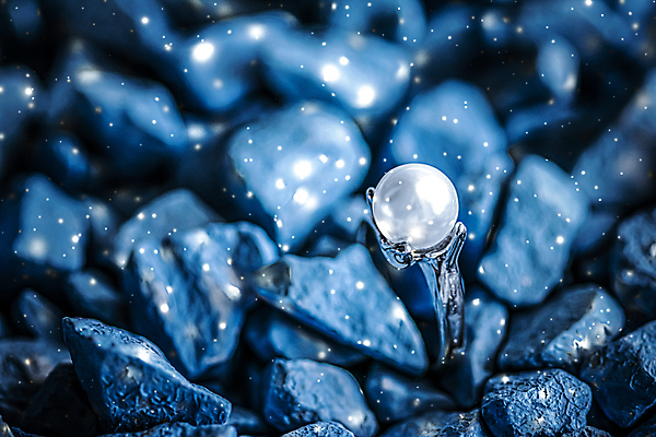 포토 JPG 해외이미지 장신구 실내 사람없음 조약돌 반지 화려 우아함 보석 파란배경 진주 해외포토 백그라운드 컨셉 내부 파란색 돌_바위 광석 파일형식 이미지허브