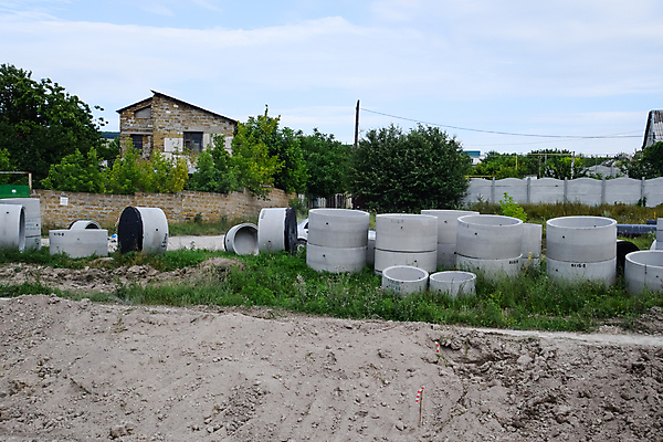 포토 JPG 해외이미지 산업 백그라운드 컨셉 건축양식 표면 추상 거리 그림자 안전 사람없음 금속 어둠 회색 덮개 반지 도시 업무 원형 구멍 거친 철 타일 부식 질감 지하 유지 배수구 루트 철강 파이프라인 폐수 하수 해외포토 도형 건축 컬러 무늬 장신구 재질 물 뚜껑 작업 환경오염 파이프_관 파일형식 이미지허브