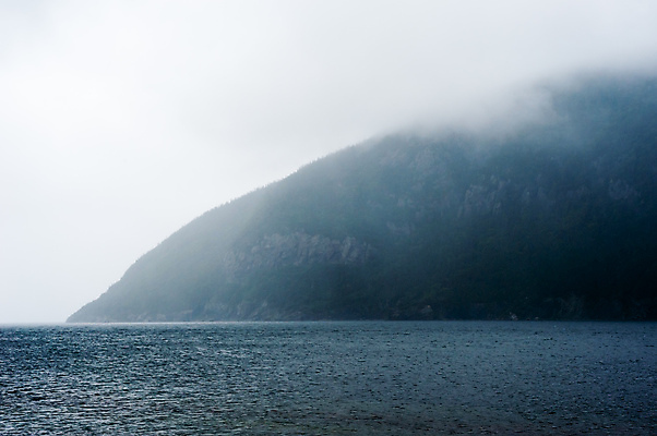 포토 JPG 해외이미지 나무 구름 호수 파도 바다 캐나다 자연 날씨 산 항해 경사 해변 사람없음 야외 물 파란색 절벽 회색 촉촉함 안개 흰색 황무지 가장자리 언덕 내추럴 뿌연 울퉁불퉁 해외포토 자연요소 식물 컬러 북아메리카 배_교통 젖음 둘레 생태계 파일형식 이미지허브