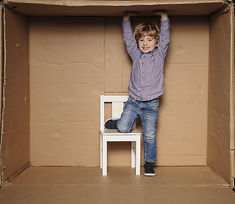 포토 JPG 해외이미지 전신 응시 남자 어린이 의자 비즈니스 미래 한명 서기 웃음 소년 앞모습 상자 사무실 손들기 힘 장비 업무 비즈니스맨 확대 작음 소년만 소년한명만 해외포토 1 시선 뷰포인트 가구 컨셉 모션 표정 사람 작업 직장인 크기 남자만 남자한명만 어린이만 파일형식 이미지허브