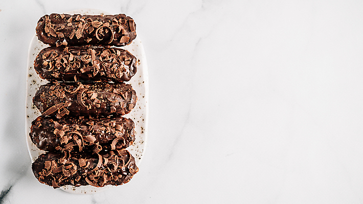 포토 JPG 해외이미지 디저트 사람없음 초콜릿 달콤 흰배경 대리석 에클레어 카피스페이스 해외포토 음식 백그라운드 재료 공백 흰색 맛 파일형식 이미지허브