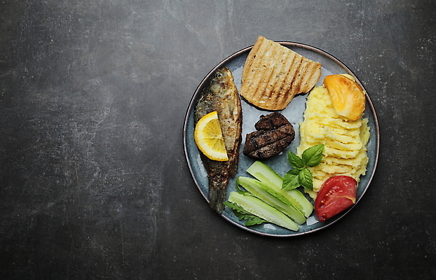 포토 JPG 해외이미지 접시 토마토 오이 실내 스테이크 요리 사람없음 하이앵글 레몬 토스트 생선구이 바질 건강식 감자샐러드 해외포토 식기 음식 빵 뷰포인트 채소 과일 서양음식 내부 샐러드 구이 생선요리 파일형식 이미지허브