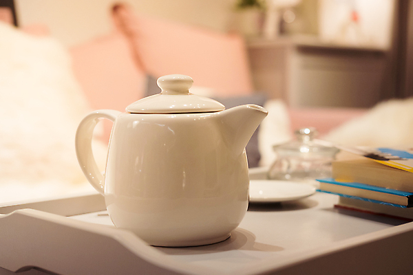 포토 JPG 해외이미지 나무 접시 행복 여유 분홍색 거실 가족 베개 유리 탁자 주전자 주택 털 따뜻함 사람없음 책 초록색 파란색 빛 소파 독서 갈색 방 회색 흰색 잠 도자기 냄비 망토 부드러움 넘어짐 해외포토 식물 식기 감정 컬러 가구 의자 관계 침구 모션 재질 주방용품 건물 감각 솥 파일형식 이미지허브