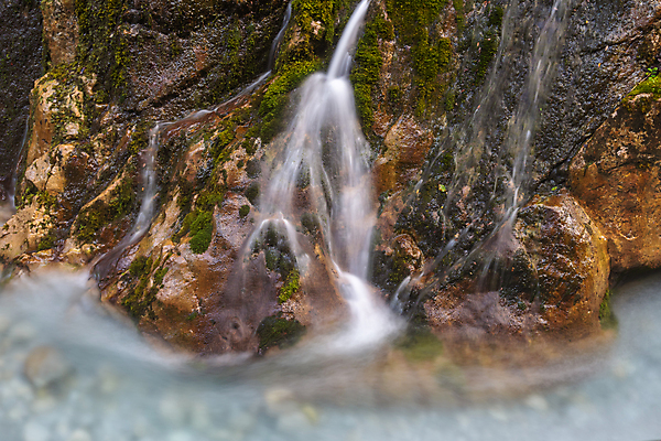 포토 JPG 해외이미지 유럽 길 야생동물 여행 자연 휴가 산 이끼 풍경 사람없음 야외 물 여름 강 환경 골짜기 폭포 산책로 하이킹 흐름 안개 바위 시골 개울 황무지 보호 숲 알프스 지역 바이에른 해외포토 자연요소 동물 계절 나라 컨셉 레저 날씨 독일 돌_바위 생태계 파일형식 이미지허브