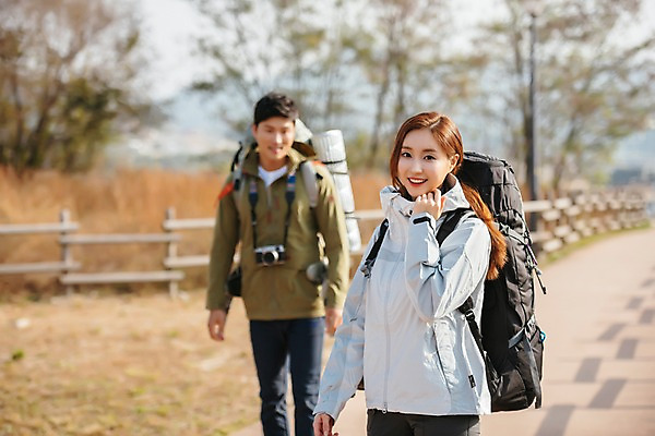 포토 JPG 주간 커플 응시 여자 남자 여행 배낭 아웃도어 미소 사람 상반신 20대 성인 야외 두명 앞모습 울타리 걷기 가을풍경 트래킹 한국인 가을 즐거움 억새밭 성인만 강천섬 국내포토 여주시 자연요소 시선 계절 감정 뷰포인트 섬 가방 관계 모션 레저 표정 동양인 풍경 청년 담장 억새 경기도 파일형식 여주_지역 가을_계절