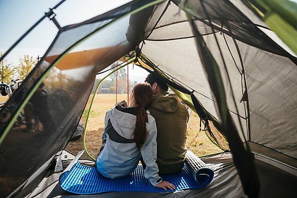 포토 JPG 주간 커플 여자 남자 여유 여행 휴식 아웃도어 텐트 사람 앉기 초원 상반신 20대 성인 야외 두명 뒷모습 기댐 다정 캠핑 한국인 가을 성인만 강천섬 국내포토 여주시 자연요소 계절 감정 뷰포인트 섬 컨셉 관계 모션 레저 캠핑도구 동양인 청년 경기도 파일형식 여주_지역