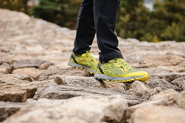 포토 JPG 주간 여자 여행 운동화 한명 사람 근접촬영 20대 성인 야외 옆모습 아웃포커스 걷기 한국인 하반신 가을 돌길 성인여자한명만 파사성 국내포토 여주시 자연요소 1 계절 길 뷰포인트 신발 모션 촬영기법 동양인 청년 성 경기도 여자한명만 성인여자만 파일형식 여주_지역