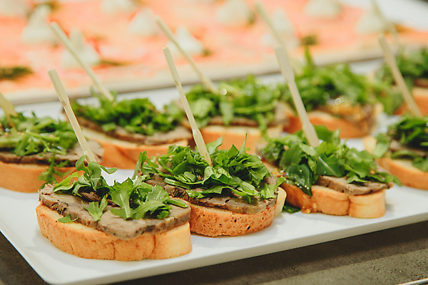 포토 JPG 해외이미지 접시 손 음식 빵 조각 백그라운드 잎 토마토 채소 재료 탁자 치즈 샌드위치 건강 육류 어류 요리 사람없음 목재 장식 초록색 파티 요식업 식당 저녁식사 신선 고명 아침식사 작음 먹기 카나페 속도 햄 슬라이스 토스트 연어 이쑤시개 점심식사 딜 특별함 해외포토 나무 식물 식기 산업 컬러 가구 컨셉 식재료 모션 유제품 서양음식 이벤트 신체부위 상점 식사 수중동물 크기 파일형식 이미지허브