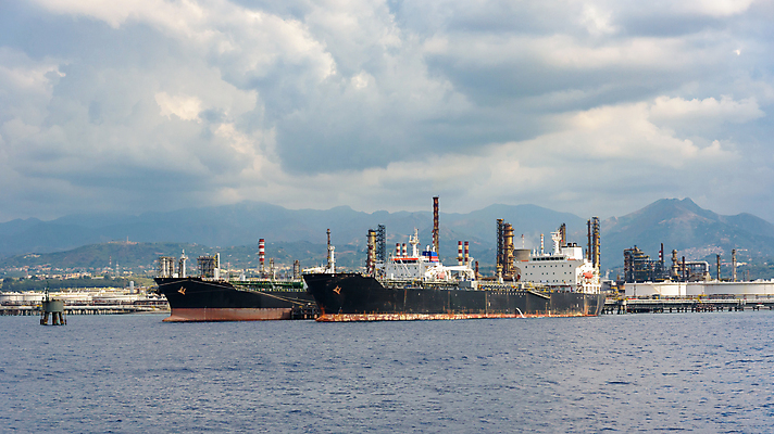 포토 JPG 해외이미지 식물 구름 산업 공장 굴뚝 사람없음 건물 항구 힘 이탈리아 에너지 화물 역 수증기 지중해 버너 지역 가스 포트 엔진 디젤 배기가스 복잡 유조선 이산화탄소 철강 파이프라인 화학물질 해외포토 자연요소 건축물 유럽 바다 컨셉 공업 교통시설 운송업 화학 파이프_관 파일형식 이미지허브