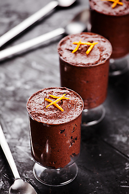 포토 JPG 해외이미지 음식 오렌지 유리 디저트 실내 건강 사람없음 초콜릿 검은색 흰색 크림 무스 석판 채식주의자 핸드메이드 비건 해외포토 컬러 과일 재질 내부 채식 파일형식 이미지허브