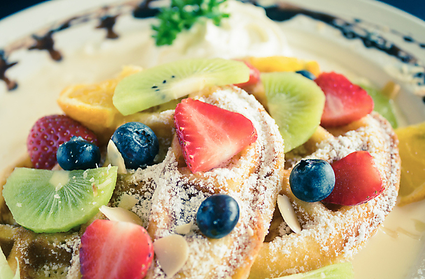 포토 JPG 해외이미지 음식 빵 과일 재료 딸기 아이스크림 디저트 파슬리 건강 사탕 키위 요리 사람없음 초콜릿 얼음 검은색 빵집 흰색 맛 아침식사 설탕 레몬 블루베리 시럽 와플 슈가파우더 페스츄리 핸드메이드 휘핑크림 해외포토 자연요소 컬러 컨셉 채소 상점 식사 크림 휘핑 파일형식 이미지허브