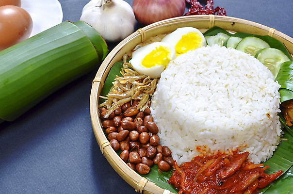 포토 JPG 해외이미지 전통 접시 아시아 문화 음식 백그라운드 잎 고추 밥 오이 바나나 요리 동양인 사람없음 계란 식사 치킨 튀김 흰색 아침식사 향신료 매움 향기 인도네시아 땅콩 지역 코코넛 말레이시아 싱가폴 인기 해외포토 식물 식기 나라 컬러 채소 과일 인종 알 견과류 맛 냄새 닭고기요리 향미료 파일형식 이미지허브