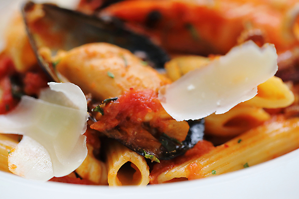 포토 JPG 해외이미지 전통 접시 문화 음식 백그라운드 다이어트 토마토 채소 탁자 치즈 새우 파스타 건강 육류 요리 사람없음 목재 빨간색 초록색 식당 식사 저녁식사 이탈리아 튀김 수확 신선 고명 맛 지중해 먹기 허브 해산물 오징어 홍합 내추럴 점심식사 볼로냐 채식주의자 펜네 해외포토 나무 식물 식기 유럽 바다 컬러 가구 컨셉 농업 식재료 재료 모션 어패류 유제품 연체동물 서양음식 갑각류 상점 수중동물 채식 파일형식 이미지허브