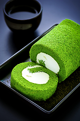 포토 JPG 해외이미지 휴식 디저트 사람없음 초록색 케이크 일본 검은색 빵집 달콤 스위스 크림 롤 스펀지 단절 페스츄리 해외포토 유럽 아시아 음식 빵 컬러 컨셉 상점 맛 파일형식 이미지허브