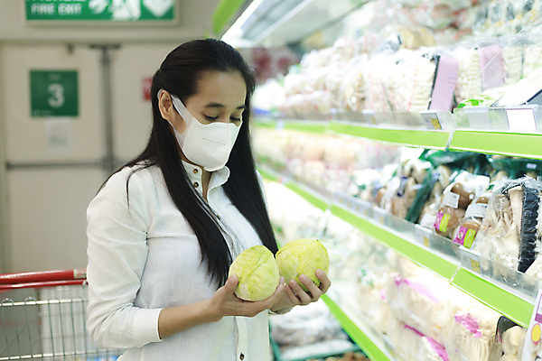 포토 JPG 해외이미지 잡화 여자 아시아 얼굴 음식 가족 건강 가면 한명 사람 동양인 쇼핑 세일 상점 카트 시장 바이러스 보호 구매 질병 무서움 쇼핑몰 고객 공포 소매 슈퍼마켓 돌봄 보유 위기 전염병 해외포토 1 감정 나라 컨셉 의학 관계 모션 인종 신체부위 파일형식 이미지허브