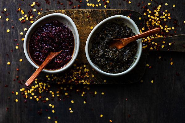 포토 JPG 해외이미지 음식 조각 백그라운드 컨셉 채소 재료 탁자 주방용품 파프리카 마늘 요리 사람없음 빨간색 초록색 주방 숟가락 시골 사발 고수 질감 매움 후추 조지아 카피스페이스 해외포토 컬러 가구 생활용품 수저 공백 사기그릇 맛 향신료 동유럽 파일형식 이미지허브