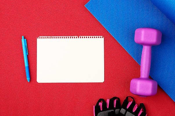 포토 JPG 해외이미지 라이프스타일 종이 장갑 백그라운드 사람없음 운동 펜 건강관리 아령 빨간배경 해외포토 잡화 건강 관리 생활 빨간색 필기구 파일형식 이미지허브