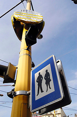 포토 JPG 해외이미지 도로 거리 안전 사람없음 픽토그램 보행자 보호 위험 심볼 사인 도로표지판 보안 승객 서명 건너기 해외포토 길 컨셉 교통시설 모션 표지판 파일형식 이미지허브