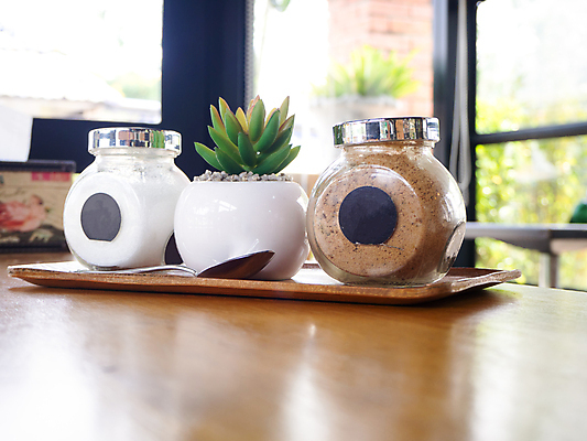 포토 JPG 해외이미지 커피 음료 유리 탁자 콩 건조 건강 사람없음 목재 컵 갈색 상점 초콜릿 숟가락 검은색 흰색 신선 항아리 차 달콤 맛 컨테이너 가루 설탕 가득함 오브젝트 아로마 향 꿀 에스프레소 코코아 내추럴 땅바닥 석공 인공 스타일 해외포토 나무 식기 산업 컬러 가구 컨셉 재료 재질 디저트 곡류 바닥 수저 도자기 파일형식 이미지허브