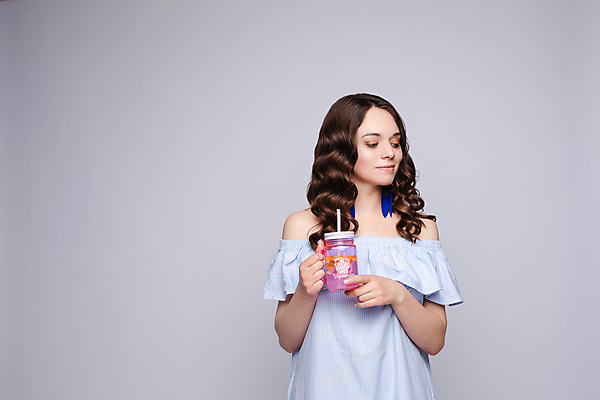 포토 JPG 해외이미지 백인 모델 직업 학생 라이프스타일 헤어스타일 응시 여자 행복 얼굴 포즈 백그라운드 한명 서기 사람 유행 기쁨 표현 화려 시원함 입술 피부관리 긍정 고립 돌봄 완벽 스타일 해외포토 서양인 1 시선 감정 컨셉 모션 생활 신체부위 뷰티 파일형식 이미지허브