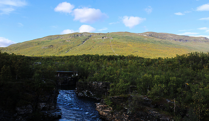 포토 JPG 해외이미지 나무 공원 유럽 호수 여행 단풍 자연 하늘 산 스웨덴 풍경 사람없음 야외 초록색 물 여름 파란색 강 컬러풀 하이킹 가을 바위 시골 개울 황무지 숲 큼 북극 북쪽 내추럴 스칸디나비아 전국 해외포토 자연요소 식물 계절 공공시설 나라 컬러 잎 레저 북유럽 돌_바위 크기 극지방 방향 생태계 파일형식 이미지허브