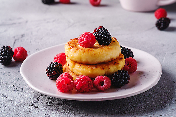 포토 JPG 해외이미지 접시 회색배경 사람없음 달콤 산딸기 블랙베리 팬케이크 콘크리트 해외포토 식기 백그라운드 과일 케이크 회색 맛 파일형식 이미지허브