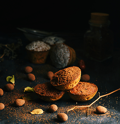 포토 JPG 해외이미지 탁자 디저트 실내 사람없음 초콜릿 견과류 컵케이크 머핀 미니머핀 코코아가루 해외포토 음식 빵 가구 내부 케이크 가루 파일형식 이미지허브