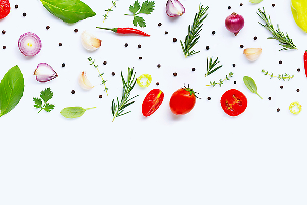 포토 JPG 해외이미지 백그라운드 채소 식재료 방울토마토 고추 실내 마늘 사람없음 신선 흰배경 후추 바질 로즈메리 적양파 카피스페이스 해외포토 토마토 양파 내부 공백 흰색 허브 향신료 파일형식 이미지허브