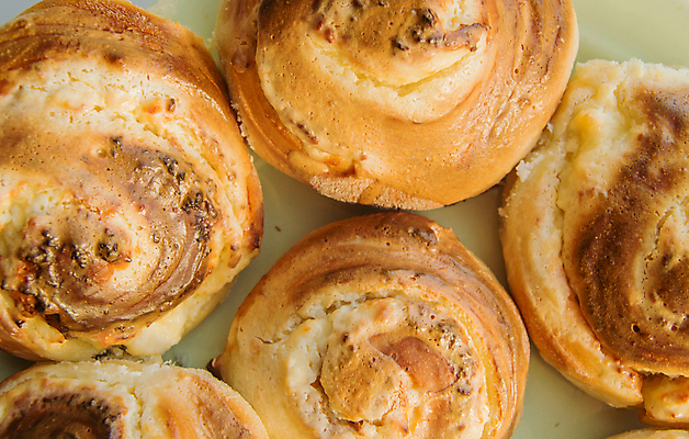 포토 JPG 해외이미지 전통 접시 음식 백그라운드 재료 휴가 디저트 건강 요리 사람없음 갈색 쌓기 케이크 빵집 우유 소용돌이 흰색 신선 닫기 달콤 맛 아침식사 정상 설탕 굽기 크림 향신료 롤 버터 번 시나몬 이스트 페스츄리 핸드메이드 많음 시나몬롤 해외포토 식기 빵 컬러 컨셉 모션 유제품 상점 식사 회오리 구이 향미료 파일형식 이미지허브