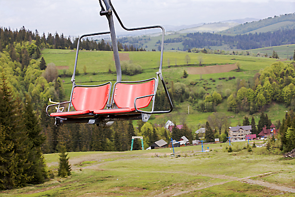 포토 JPG 해외이미지 나무 계절 유럽 스포츠 여행 의자 자연 하늘 산 파노라마 풍경 경사 사람없음 야외 빨간색 초록색 여름 여행객 계곡 맑음 봄 정상 숲 언덕 휴양지 리프트 지역 내추럴 우크라이나 힘찬 해외포토 식물 나라 컬러 가구 컨셉 날씨 촬영기법 사람 장소 생태계 파일형식 이미지허브