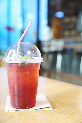 포토 JPG 해외이미지 열매 음료 음식 백그라운드 잎 과일 자연 유리 탁자 딸기 건강 사람없음 목재 컵 빨간색 초록색 물 얼음 추위 흰색 신선 뜨거움 투명 액체 차 달콤 찻주전자 레모네이드 민트 허브 상쾌 히비스커스 해외포토 자연요소 나무 식물 식기 꽃 감정 컬러 가구 재료 재질 주전자 맛 생태계 에이드 파일형식 이미지허브