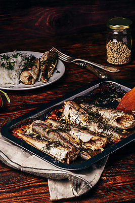 포토 JPG 해외이미지 전통 접시 음식 바다 백그라운드 포크 다이어트 토마토 재료 밥 어류 요리 사람없음 목재 식사 저녁식사 어둠 튀김 수확 흰색 시골 직물 항아리 양념 칼 은색 굽기 먹기 해산물 향신료 준비 꼬리 날것 레시피 후추 걸레 대서양 점심식사 딜 회향 해외포토 나무 식물 식기 컬러 농업 채소 모션 건강 수중동물 도자기 청소도구 구이 향미료 파일형식 이미지허브