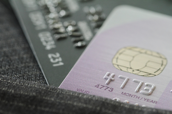 포토 JPG 해외이미지 아이콘 라이프스타일 손 남자 돈 비즈니스 손가락 정장 사람없음 가로 금융 스마트폰 유행 상점 식당 잡기 신용카드 시장 선택 구매 고객 스마트 서비스 질서 소매 빚 오늘 요금 해외포토 옷 컨셉 모션 사람 생활 신체부위 경제 핸드폰 스마트기기 쇼핑 예절 재산 파일형식 이미지허브