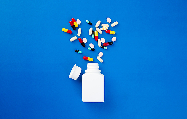 포토 JPG 해외이미지 백그라운드 건강 식이요법 사람없음 목재 치료 파란색 알약 약 숟가락 흰색 정상 약국 허브 처방 조제 내추럴 보충 고립 돌봄 복용 비타민C 항생제 아연 해외포토 나무 식물 컬러 재료 의학 모션 수저 만들기 비타민 영양소 파일형식 이미지허브