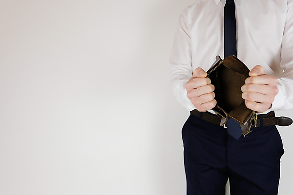 포토 JPG 해외이미지 직업 손 남자 감정 컨셉 돈 비즈니스 사람 사람없음 금융 경제 쇼핑 우정 슬픔 비즈니스맨 구멍 황무지 가난 실업 걱정 호기심 보여주기 빈털터리 파산 빚 우울증 위기 적자 해외포토 모션 신체부위 친구 직장인 재산 질병 파일형식 이미지허브