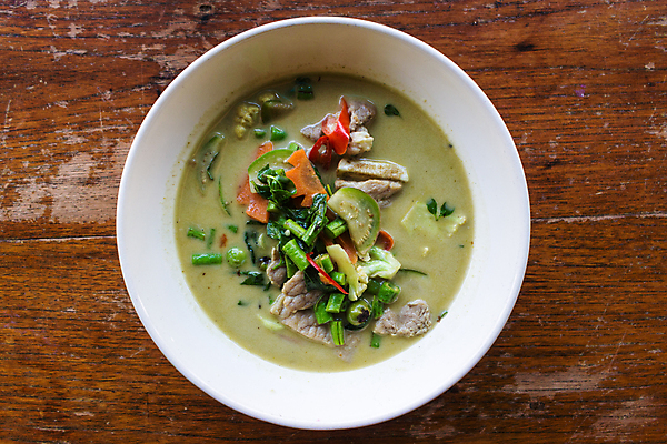 포토 JPG 해외이미지 전통 접시 아시아 문화 백그라운드 채소 태국 고추 탁자 요리 동양인 사람없음 목재 초록색 갈색 식사 치킨 우유 흰색 사발 수프 정상 매움 코코넛 후추 카레 바질 해외포토 나무 식기 나라 음식 컬러 가구 과일 재료 유제품 인종 사기그릇 맛 향신료 닭고기요리 파일형식 이미지허브