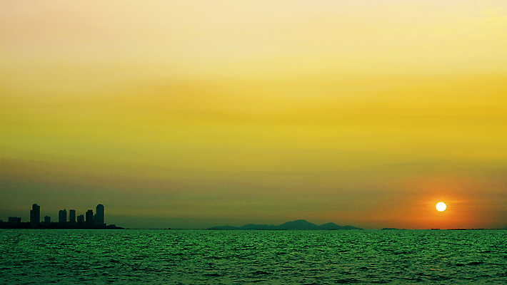 포토 JPG 해외이미지 직업 디자인 여자 행복 커피 음료 음식 시계 백그라운드 컨셉 의자 비즈니스 베개 탁자 아침 휴식 주택 사람 동양인 성인 사람없음 책 컵 파란색 빛 소파 사무실 검은색 방 흰색 램프 신선 시간 업무 작업 공포 아날로그 점심식사 단절 스타일 해외포토 주간 식기 감정 컬러 가구 침구 조명 인종 건물 식사 파일형식 이미지허브