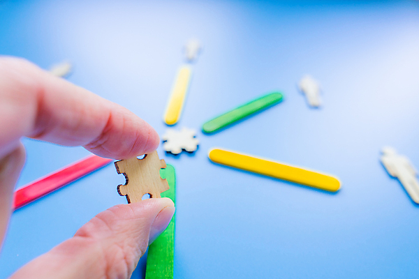 포토 JPG 해외이미지 아이콘 직업 백그라운드 컨셉 비즈니스 CEO 탁자 성공 사람 사람없음 건물 목재 빨간색 파란색 힘 블록 업무 비즈니스맨 네트워크 사회 조직 그룹 연결 대표 종업원 심볼 큐브 경영자 리더 자원 모집 개발 경영 소셜 인원 제어 채용 해외포토 나무 건축물 남자 컬러 가구 재료 작업 직장인 공동체 파일형식 이미지허브