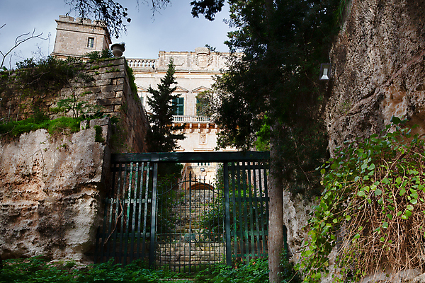포토 JPG 해외이미지 식물 유럽 벽 여행 오렌지 건축양식 풍경 사람없음 초록색 여름 파란색 여행객 정원 궁전 성 중세 역사 숲 버리기 천연기념물 넘어짐 대통령 몰타섬 해외포토 건축물 계절 건축 나라 컬러 섬 고건축 과일 모션 사람 몰타 파일형식 이미지허브