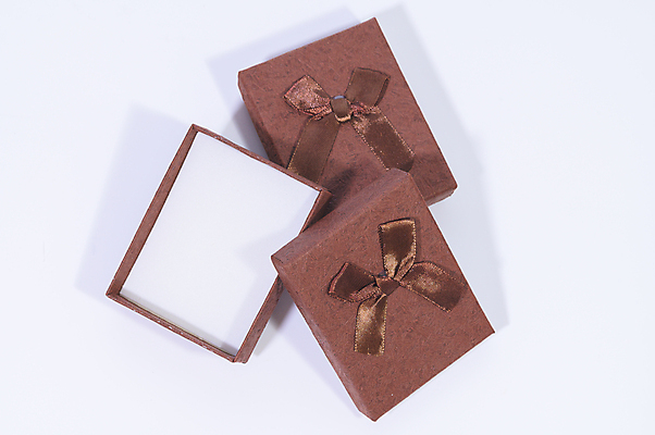 포토 JPG 해외이미지 기념일 리본 종이 길 결혼 크리스마스 데이트 포장 넥타이 새해 기념 선물 사람없음 장식 선물상자 빛 장미 축제 놀람 덮개 축하 인사 점 생일 우아함 구매 실크 자르기 크림 활 주기 매듭 테이프 패키지 고립 궤 엘리먼트 제안 포장소품 해외포토 잡화 꽃 감정 컨셉 모션 문구용품 표정 이벤트 쇼핑 상자 뚜껑 직물 예절 오브젝트 포장재료 파일형식 이미지허브