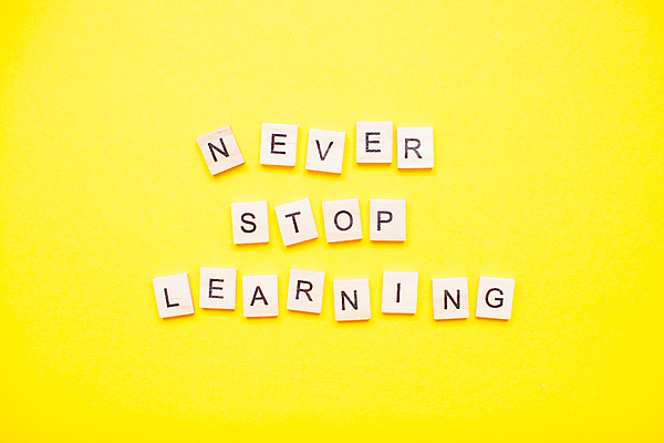 포토 JPG 해외이미지 학생 알파벳 교육 종이 백그라운드 컨셉 장신구 텍스트 학교 탁자 문구용품 미술 사람없음 목재 빨간색 초록색 파란색 단어 컬러풀 사무실 연필 펜 노란색 우주 그룹 플랫 정상 편지 큐브 책상 오브젝트 사인 신학기 위치 환영 공급 카피스페이스 해외포토 나무 문자 영어 컬러 가구 비즈니스 재료 문화예술 학용품 필기구 공백 파일형식 이미지허브