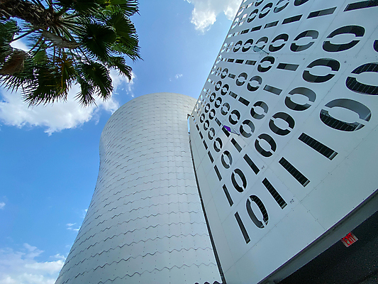 포토 JPG 해외이미지 나무 구름 디자인 외관 공원 호수 여행 백그라운드 비즈니스 건축양식 하늘 거리 주택 풍경 사람없음 야외 건물 그래픽 여름 파란색 태양 식당 미국 운전 올려보기 흰색 도시 센터 주차 사인 타운 교외 이진법 차고 플로리다 해외포토 자연요소 식물 건축물 계절 공공시설 건축 컬러 북아메리카 모션 상점 수학 파일형식 이미지허브