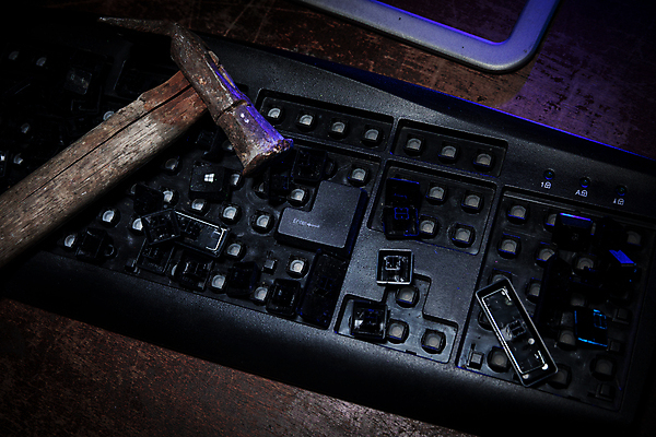 포토 JPG 해외이미지 손 백그라운드 컨셉 인터넷 비즈니스 열쇠 추상 스트레스 미술 사람없음 목재 노트북 컴퓨터 사무실 디지털 스크린 모니터 검은색 공책 어둠 손상 장비 수확 분노 공구 키보드 업무 수리 좌절 망치 탈출 시작 복고 문제 공격적 그런지 깨짐 단절 때리기 키패드 해외포토 나무 감정 컬러 무늬 농업 재료 모션 문화예술 문구용품 신체부위 전자제품 도구 작업 파일형식 이미지허브