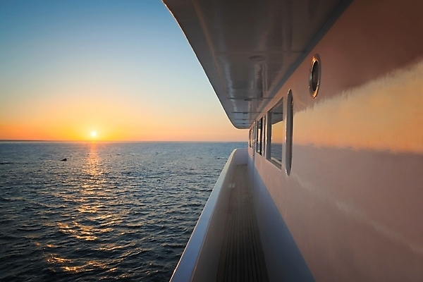 포토 JPG 해외이미지 파도 바다 여행 백그라운드 요트 하늘 휴가 휴식 항해 이집트 사람없음 야외 목재 물 파란색 햇빛 태양 반사 일출 황혼 일몰 새벽 보트 복도 크루즈 갑판 함선 수평선 해외포토 자연요소 나무 컬러 컨셉 배_교통 재료 아프리카 노을 파일형식 이미지허브